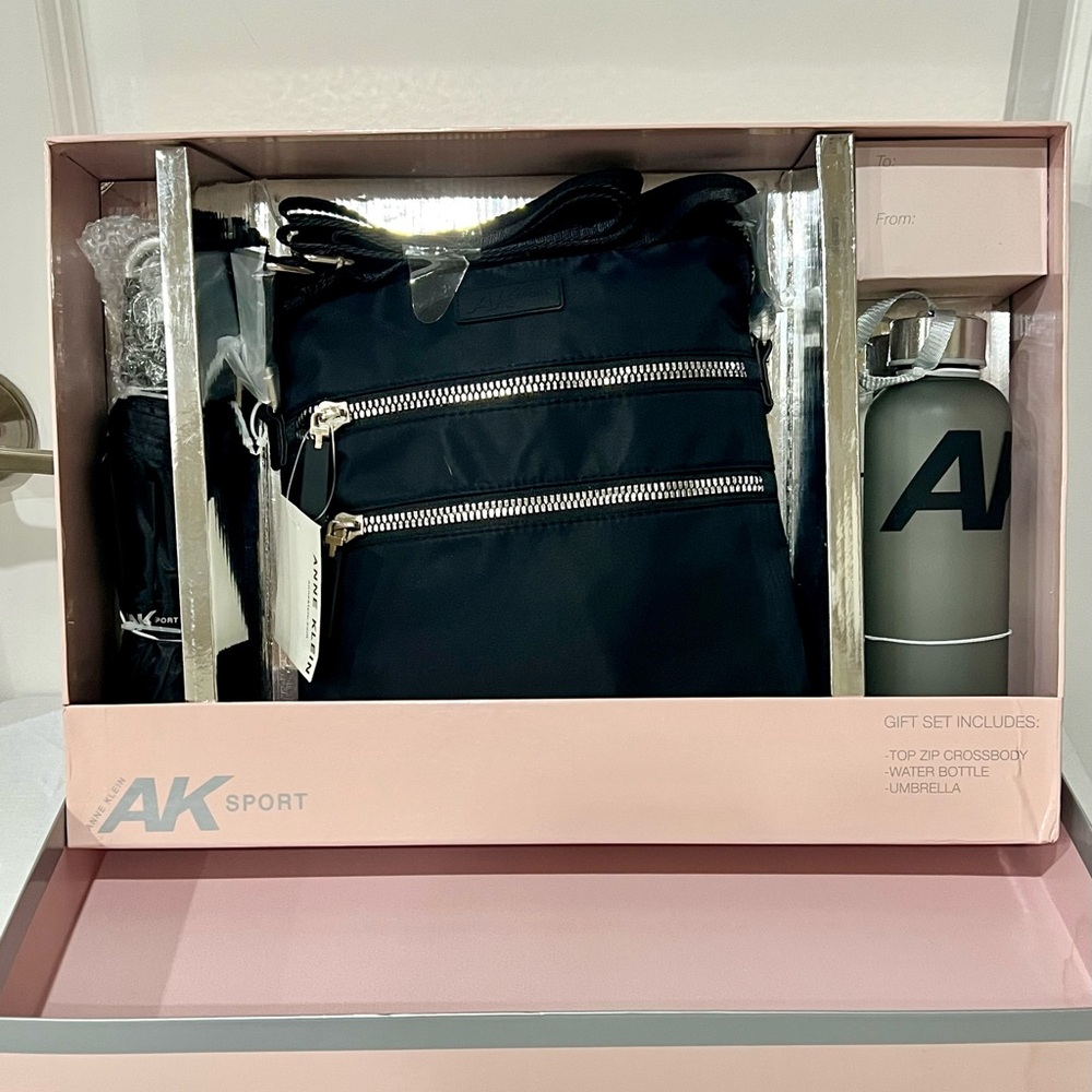 Women’s NWT Anne Klein Black Crossbody Bag Gift Set